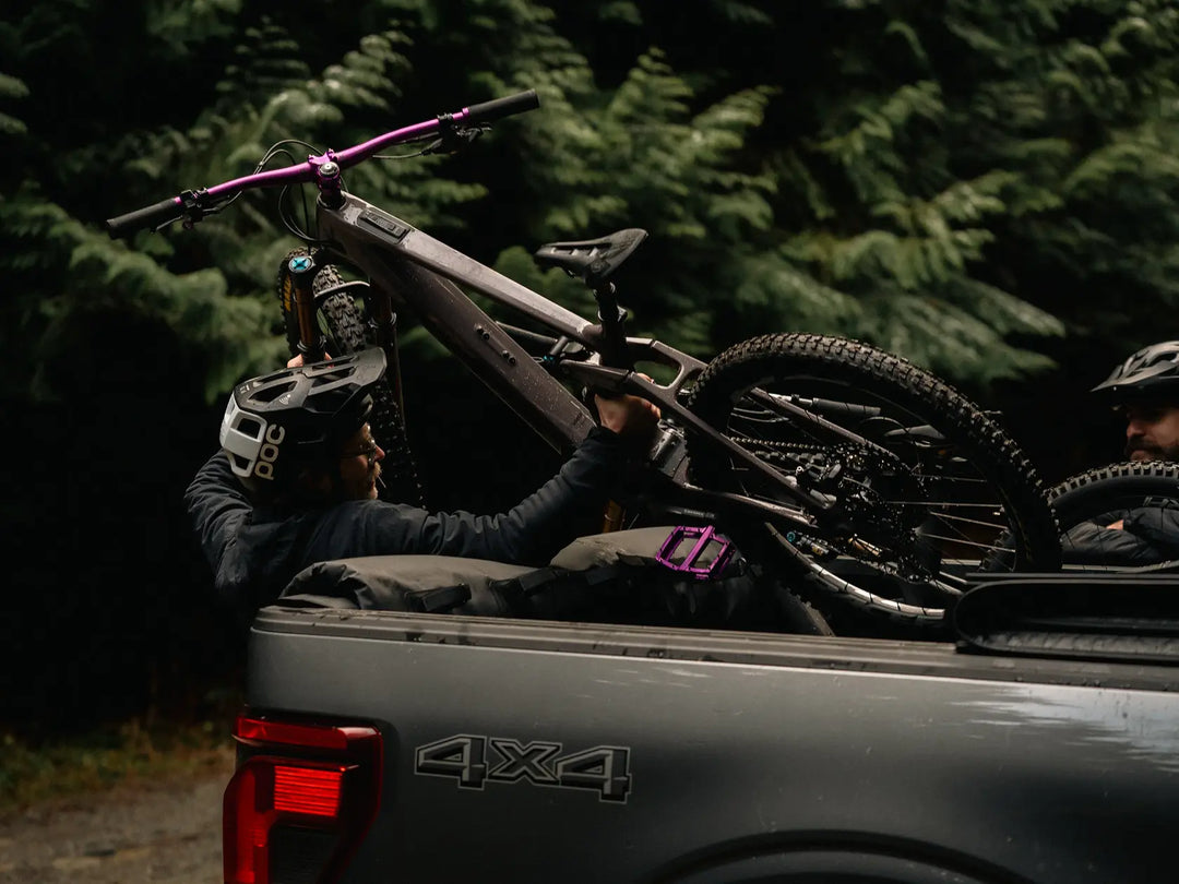 Race Face Stash Tailgate Pad