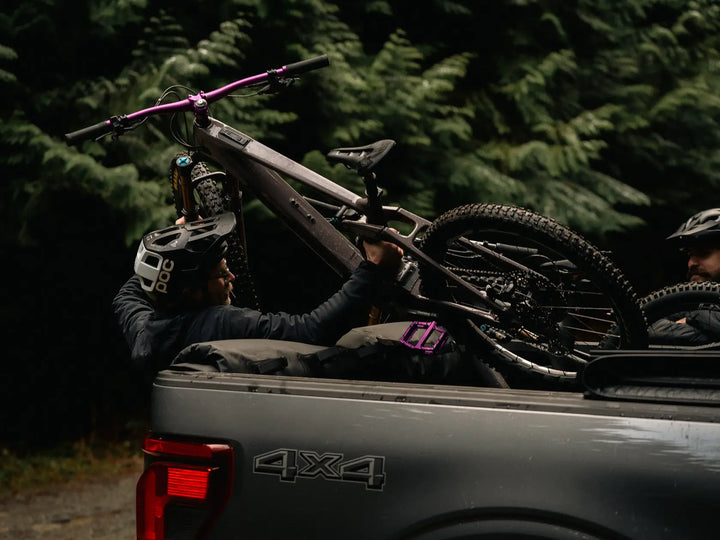 Race Face Stash Tailgate Pad